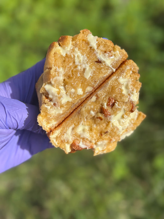 ALMOND WHITE CHIP